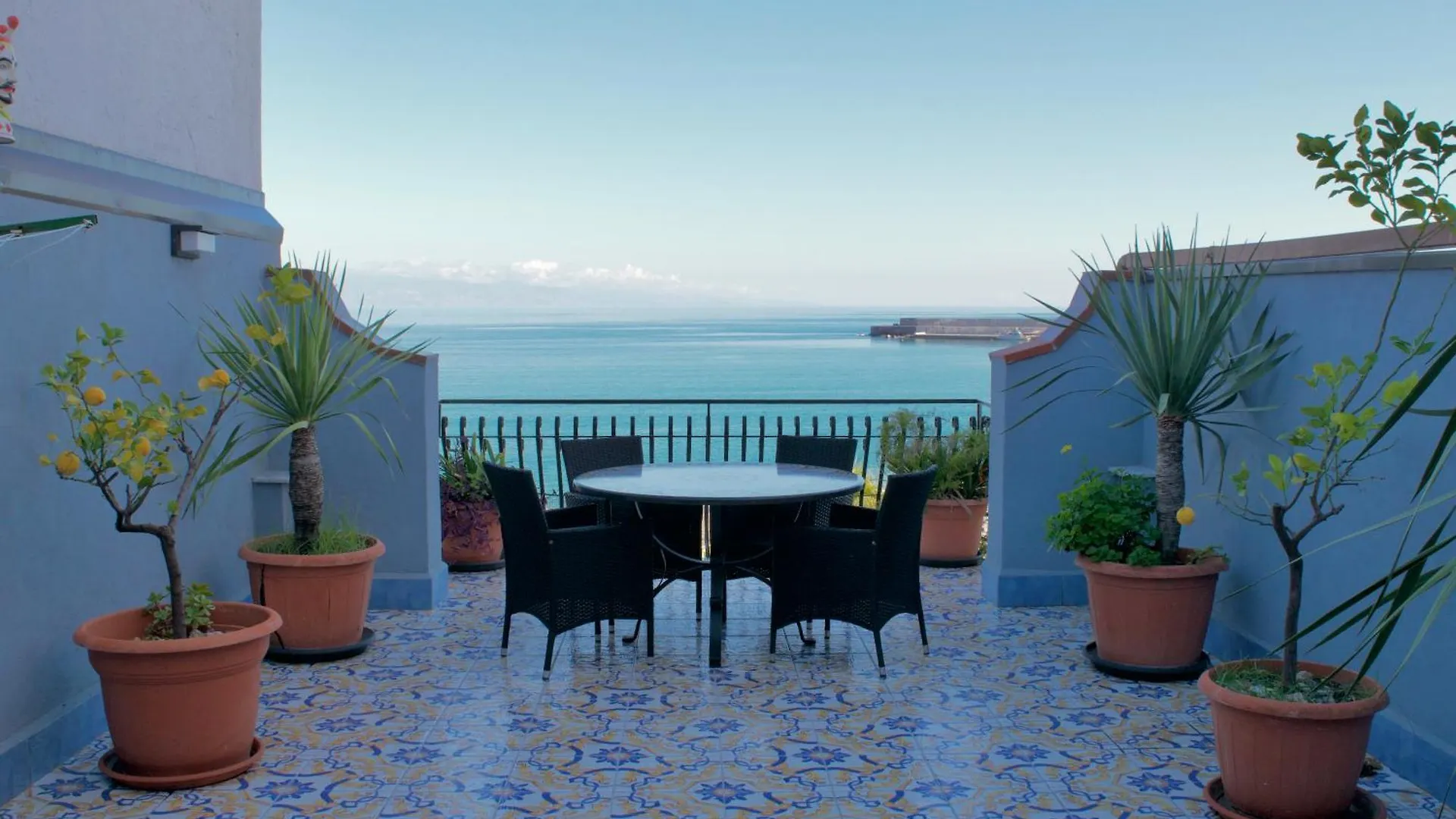 Orama Apartment Front Sea 지아르디니낙소스