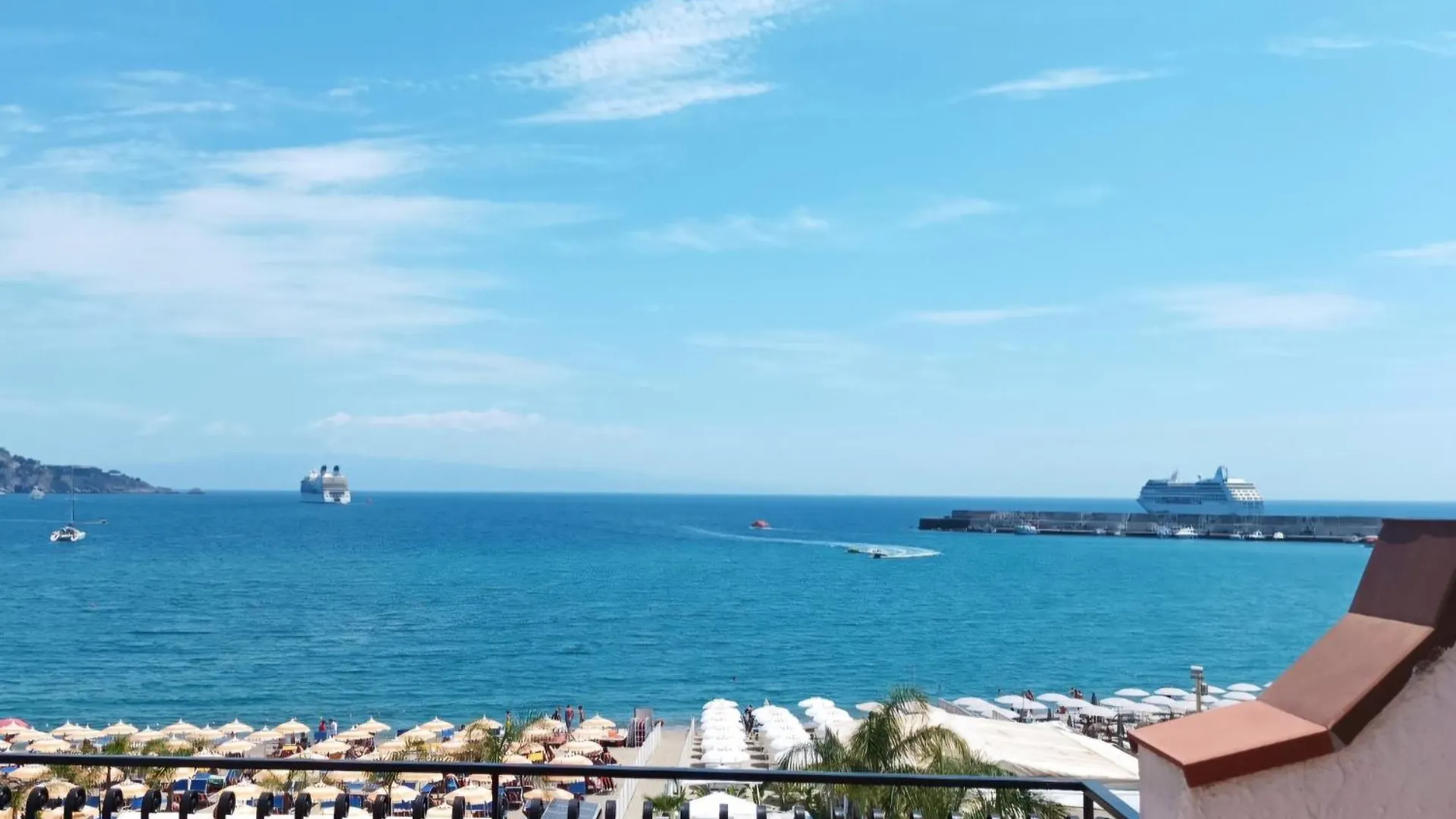 Orama Apartment Front Sea Giardini Naxos Italien